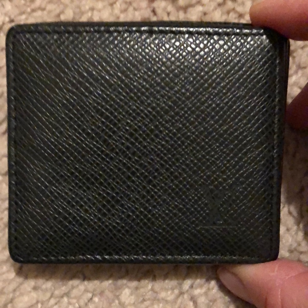 Louis Vuitton black case, change purse